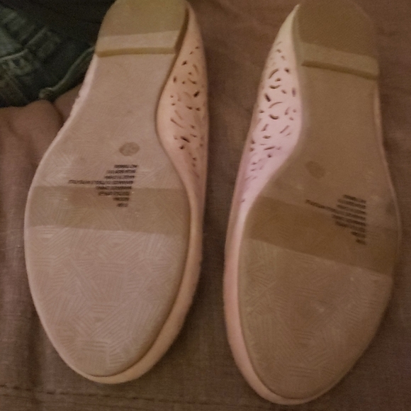 Tan flats with"scrollwork" pattern - Picture 4 of 4